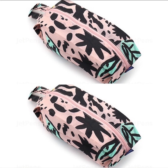 BAGGU Handbags - NWT BAGGU FLORAL 2 x Small 3D Zip Pouches